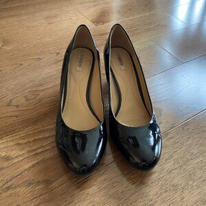 Escarpin à talon en cuir verni noir
